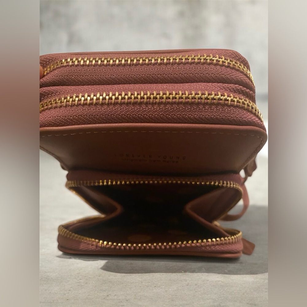 Light Maroon colour Crossbody Bag.